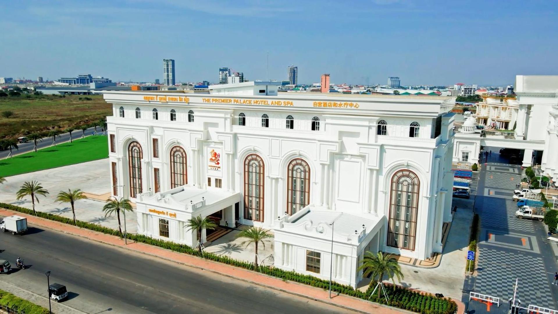 The Premier Palace Hotel And Spa Phnom-Penh Buitenkant foto